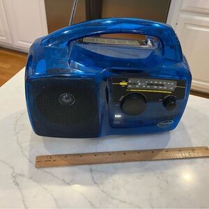 Freeplay self-powered AM/FM radio